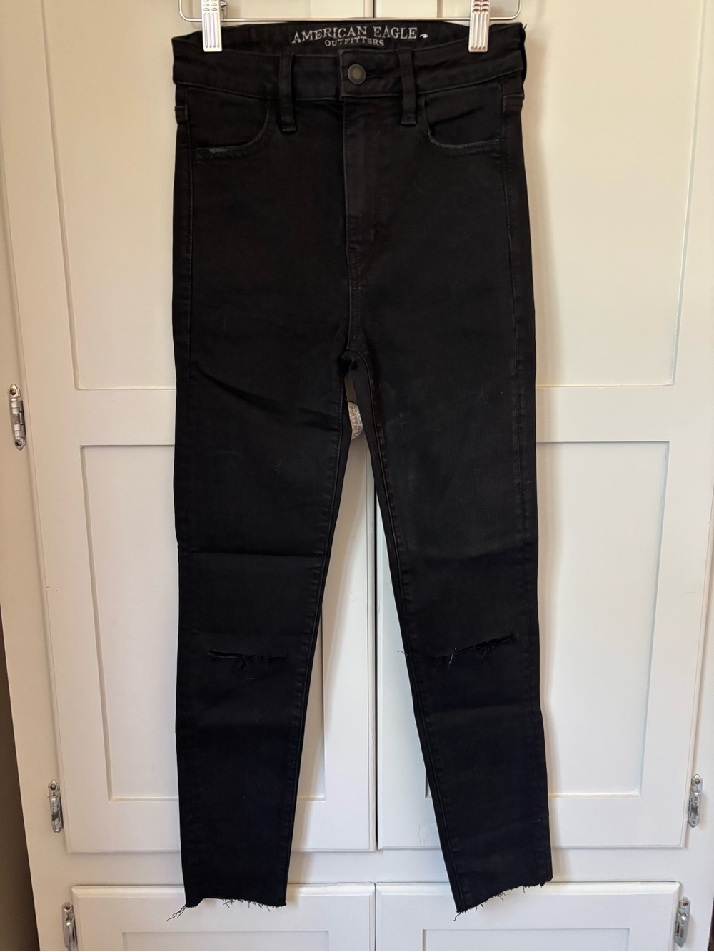 American Eagle Outfitters Black High-Rise Skinny Jeans with Knee Rips